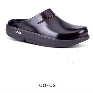 Oofos clogs